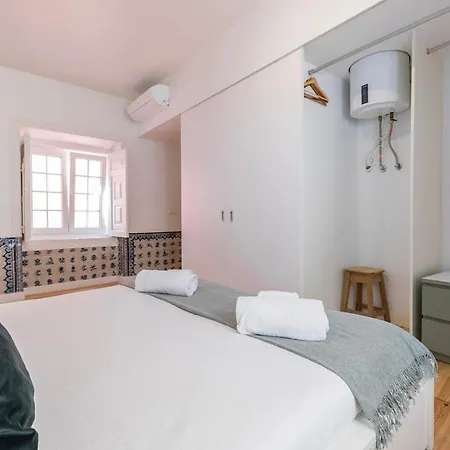 The Blue Tiles Walkway Apartment Lisbon