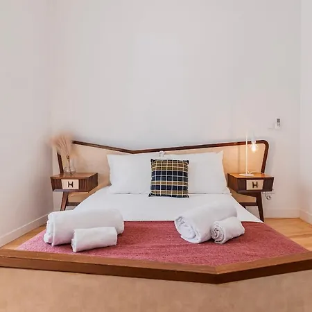 The Blue Tiles Walkway Apartman *