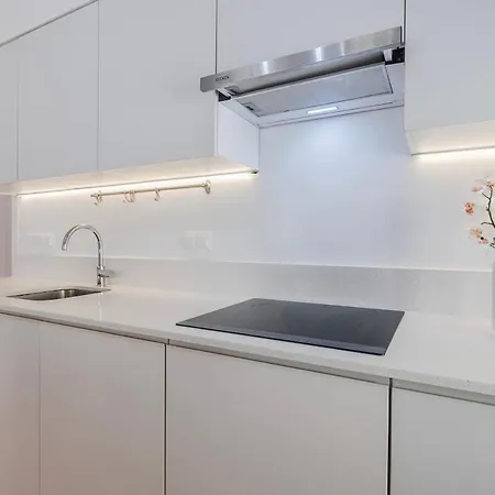 The Blue Tiles Walkway Apartman